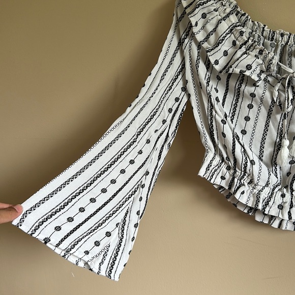 Divided Black and white patterned long sleeves crop top size 6 - Picture 2 of 5